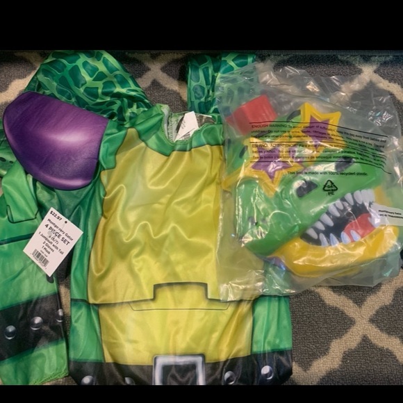 5 Nights at Freddy’s Montgomery Gator Halloween costume size 6/7 NWT - Picture 3 of 6